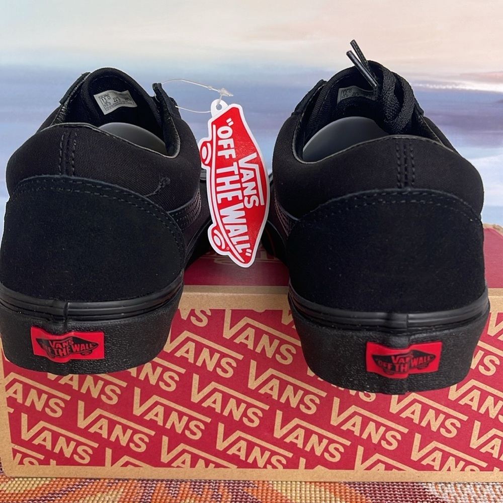 Vans Men’s Old Skool
(Flame Wall) Black/Black
VN0A38G1Q8Q
Sneakers - Picture 16 of 16